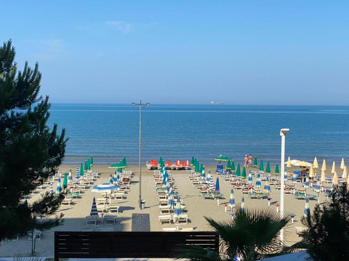 Rumar Hotel Durres Bagian luar foto